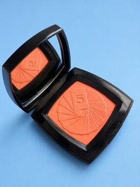 💎CHANEL limited edition matte powder blush in Blood Orange